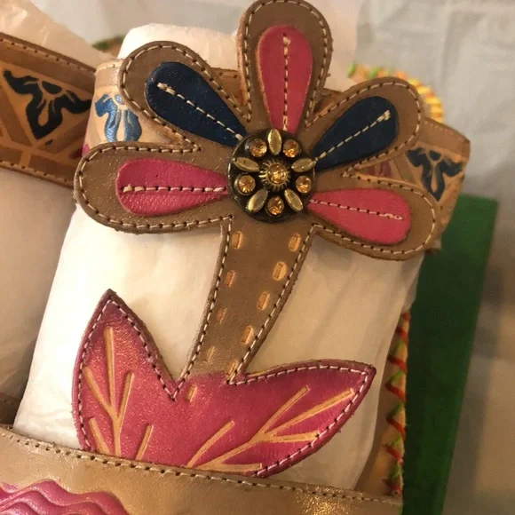 Tropical floral motif leather sandals, size 7 TTS vibrant & comfortable - Picture 4 of 9